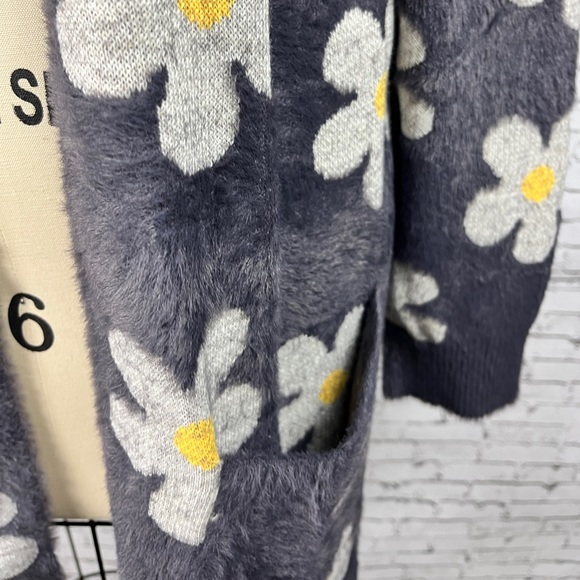 Simply Southern | NWOT fuzzy dusty blue, daisies long cardigan, size L - Picture 8 of 11